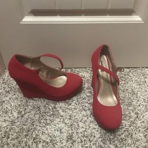 Bright red wedges