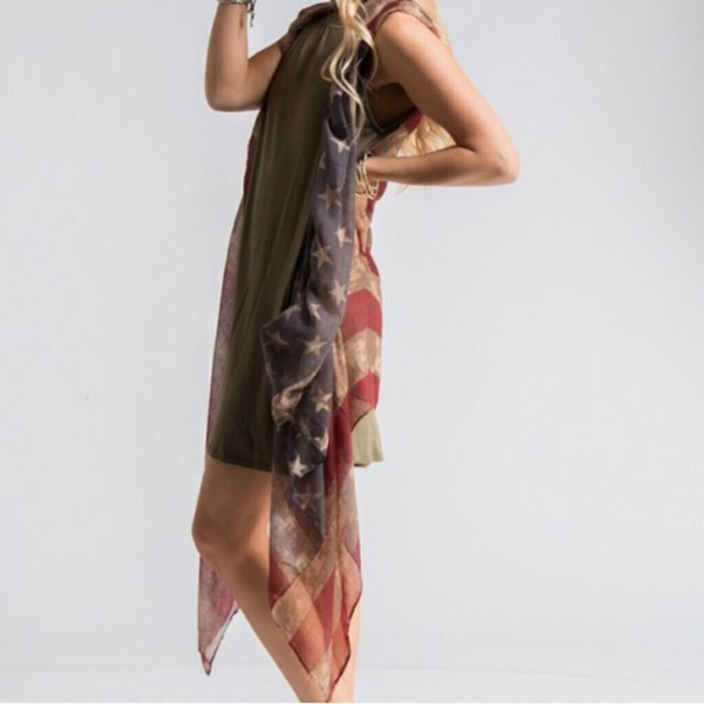 Only 1 Left! 🇺🇸 American Flag Shawl Vest - Picture 3 of 4