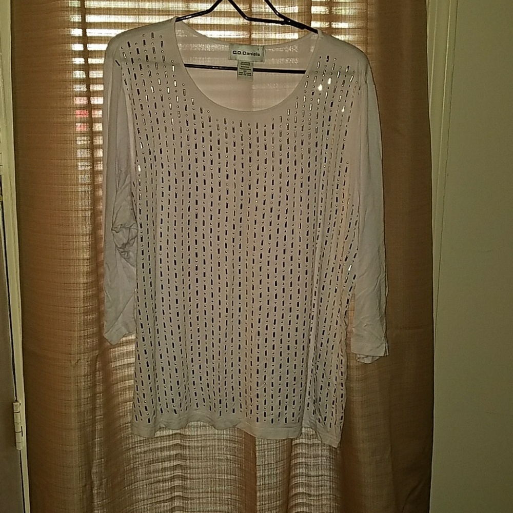 Embellished 3/4 sleeve blouse