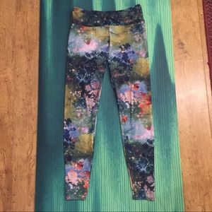 Beautiful Onzie yoga leggings!