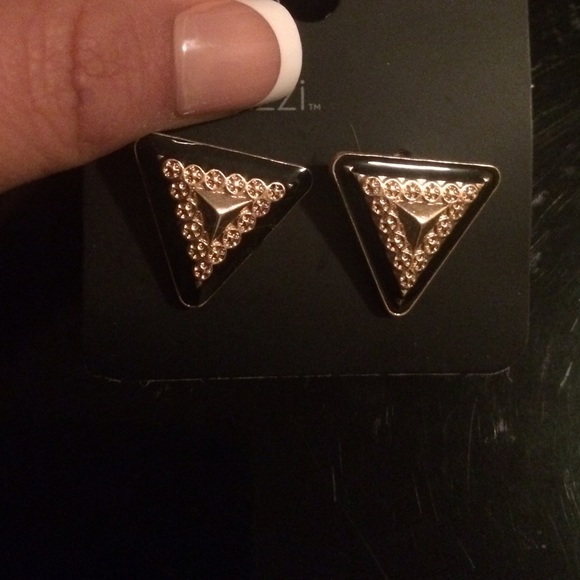 (4 for $20) brand new black & gold toned earrings - Picture 1 of 1