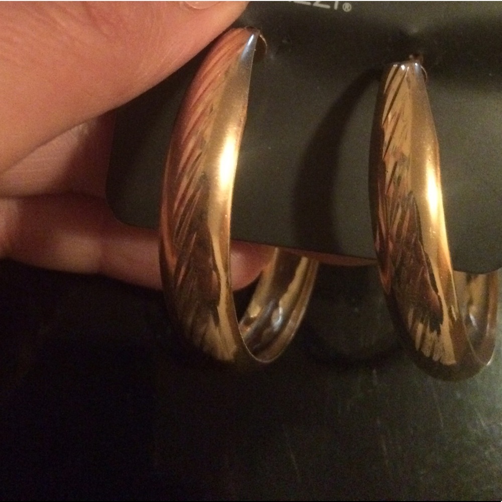(4 for $20) brand new gold toned hoop earrings