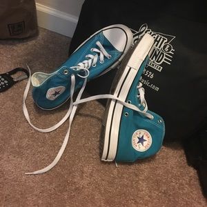 Blue/white/Back converse