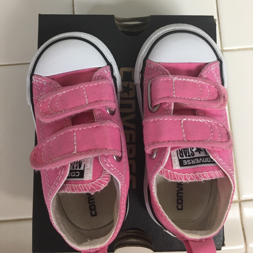 Pink toddler converse size 5
