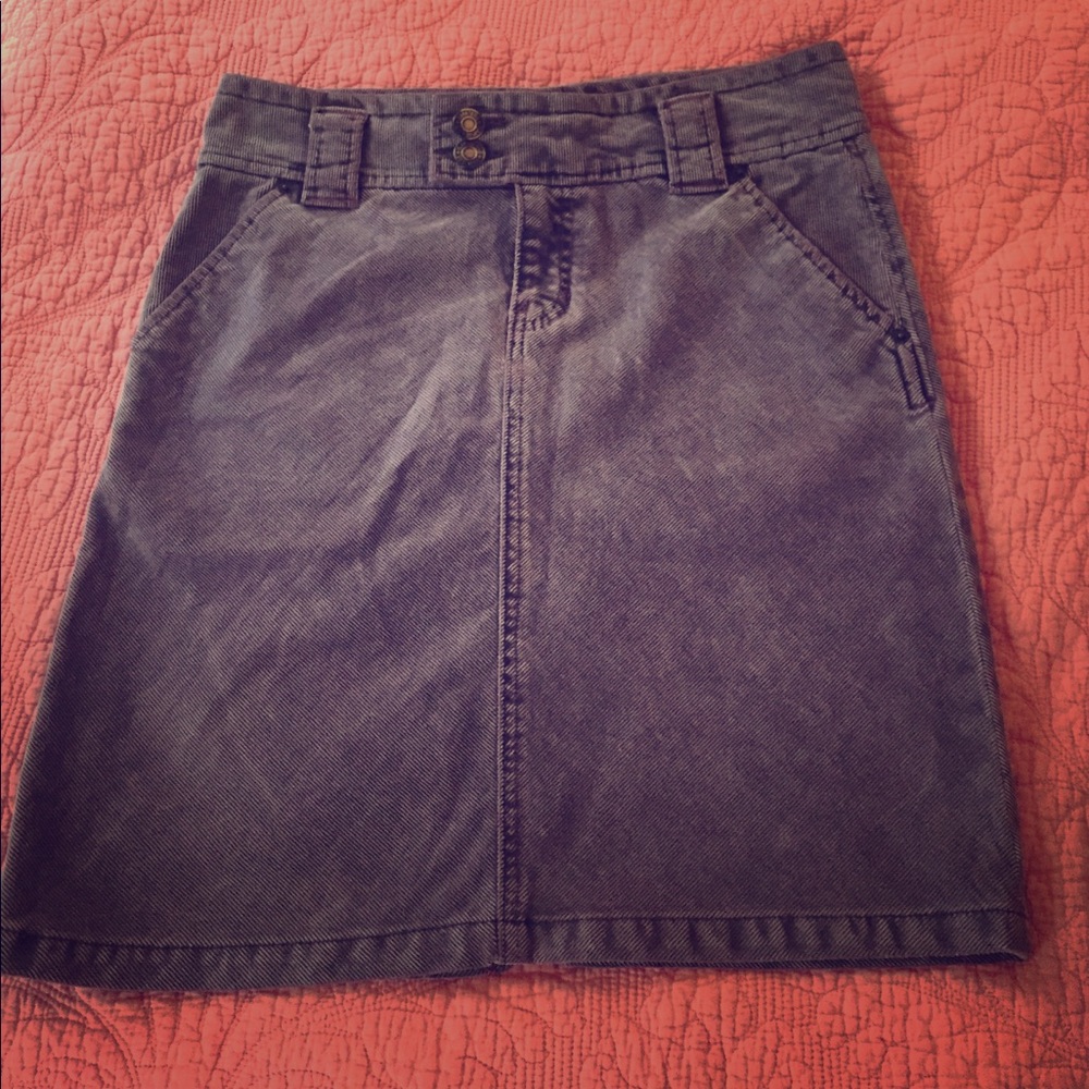 Gap skirt