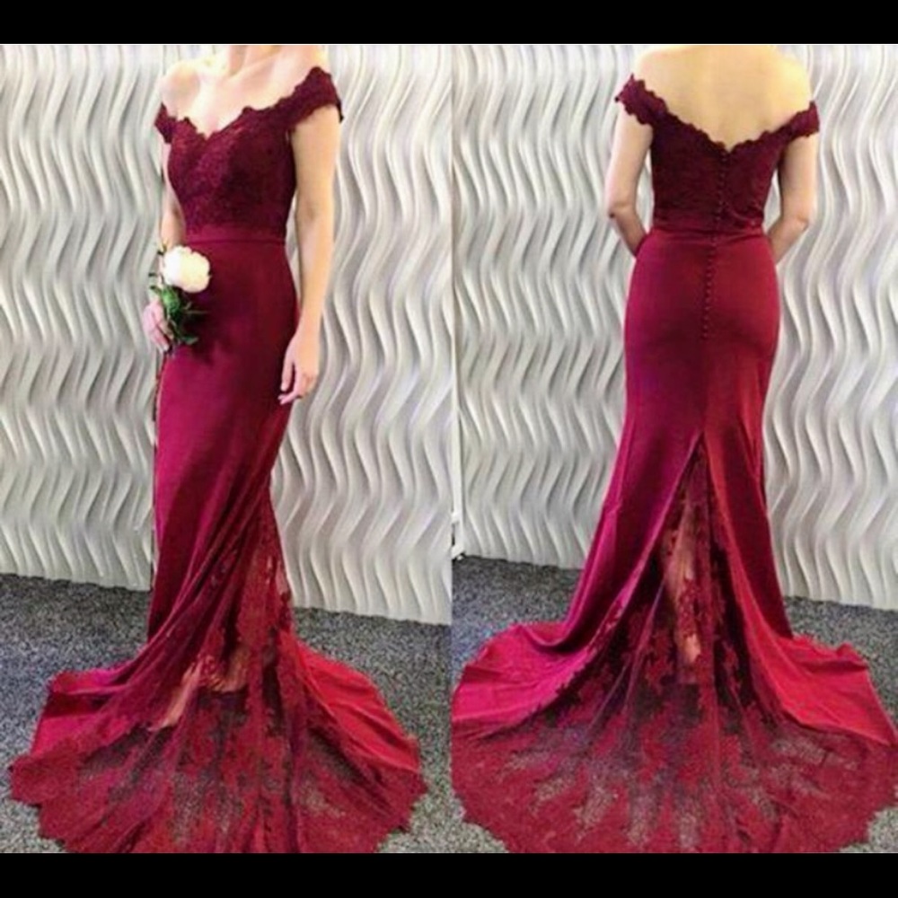 Dress size 6 in pink/ never worn