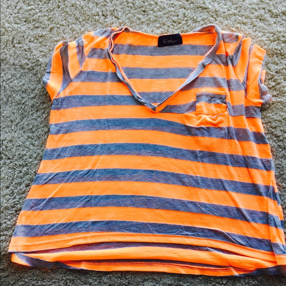 Casual small striped vneck tshirt
