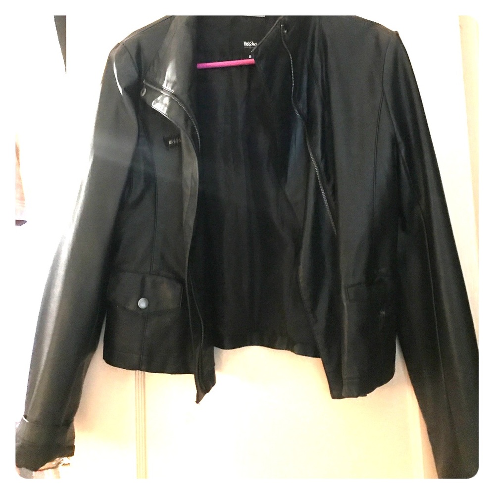 Super comfy leather jacket! Like new!