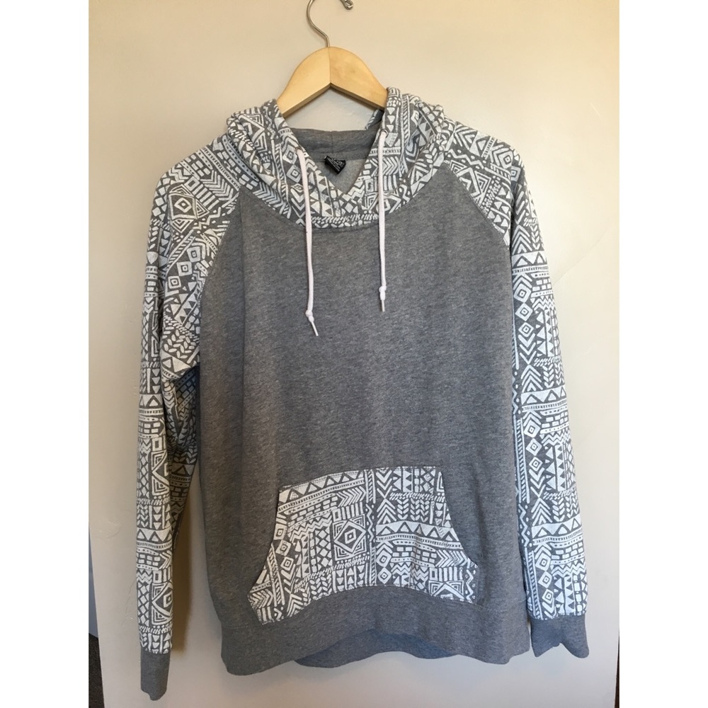 EMPYRE Pull Over Hoodie