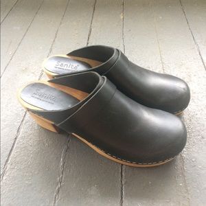 Sanita black leather wood clogs / mules