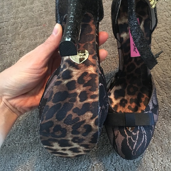 Brand new Betsy Johnson pumps - Picture 2 of 3