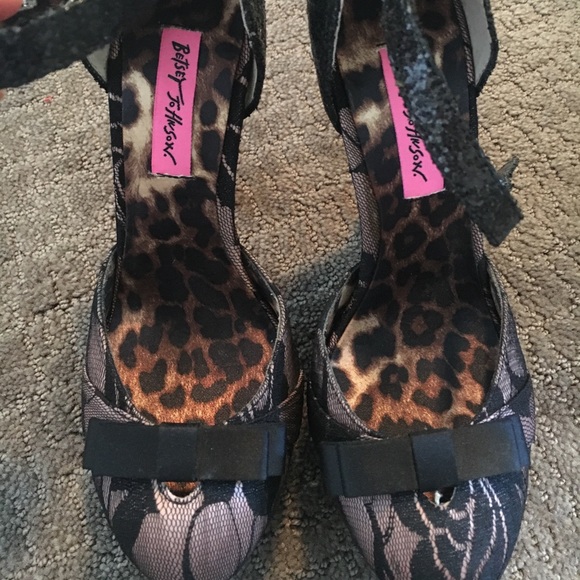 Brand new Betsy Johnson pumps - Picture 3 of 3