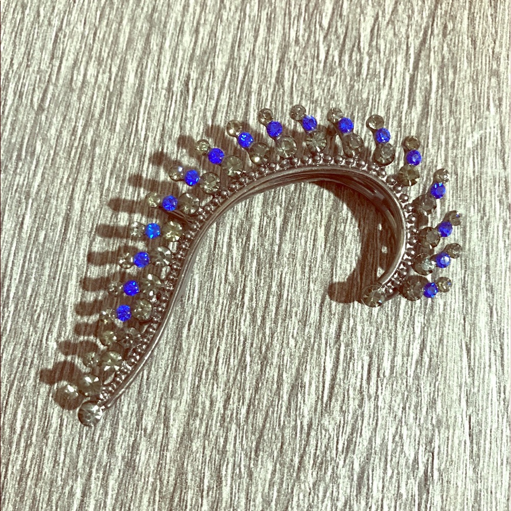 Elegant ear cuff by Top Shop