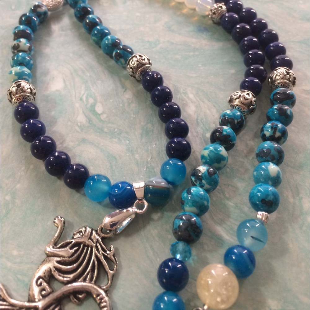🐬🧜🏻♀️LARGE MERMAID ON A BEADED NECKLACE - Picture 3 of 8