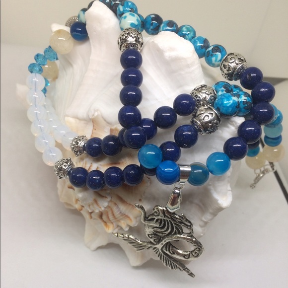 🐬🧜🏻♀️LARGE MERMAID ON A BEADED NECKLACE - Picture 2 of 8