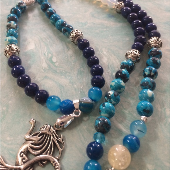 🐬🧜🏻♀️LARGE MERMAID ON A BEADED NECKLACE - Picture 3 of 8