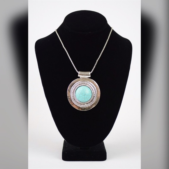 LAST ONE Stunning Turquoise medallion necklace - Picture 3 of 4
