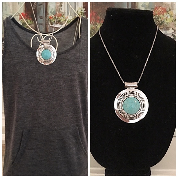 LAST ONE Stunning Turquoise medallion necklace - Picture 2 of 4