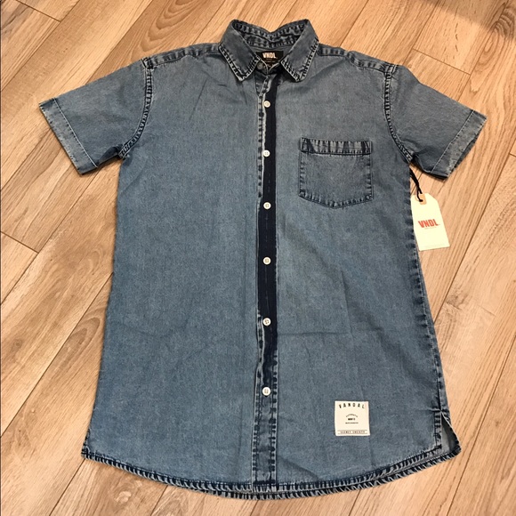 VNDL Other - $$ NWT VNDL Jean Chambray Button Down Tshirt