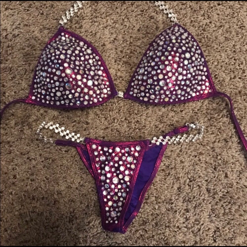 NPC Bikini Hand Stoned