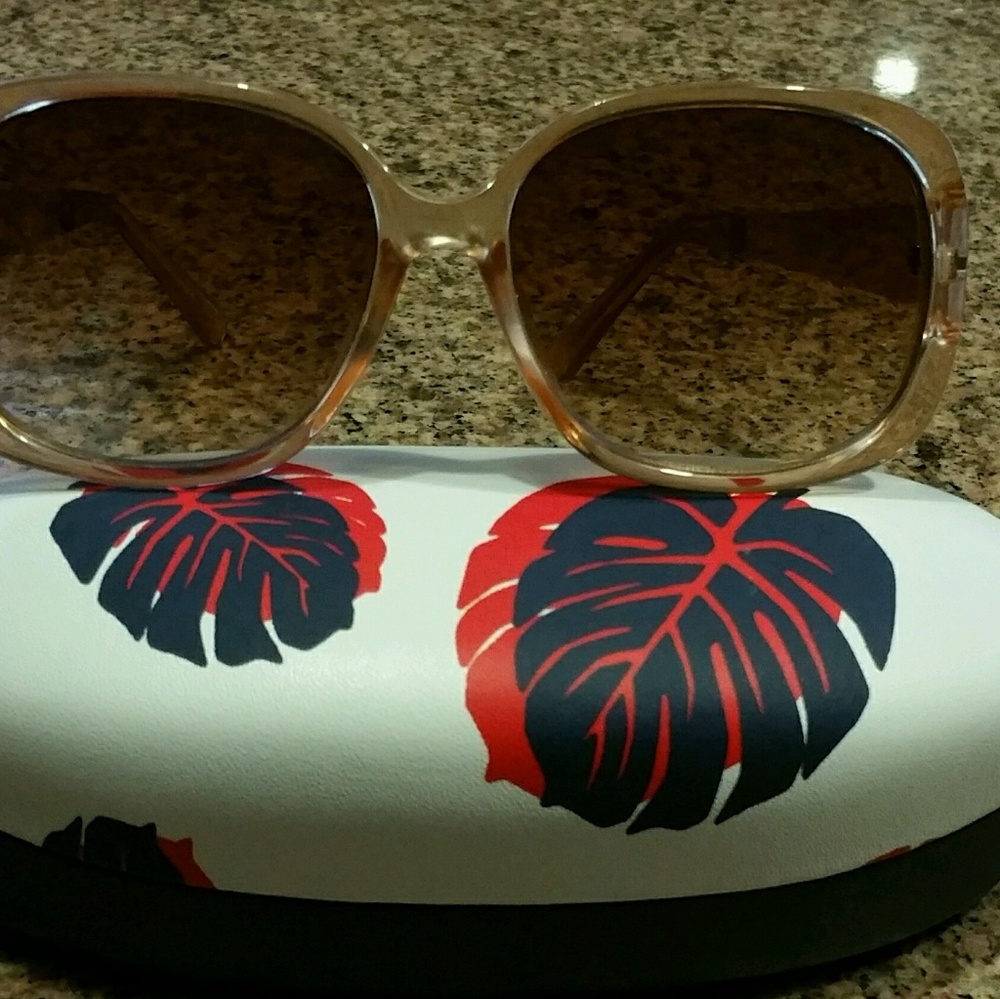 Oscar de la renta sunglasses