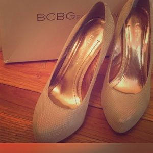 Bcbg beige pumps