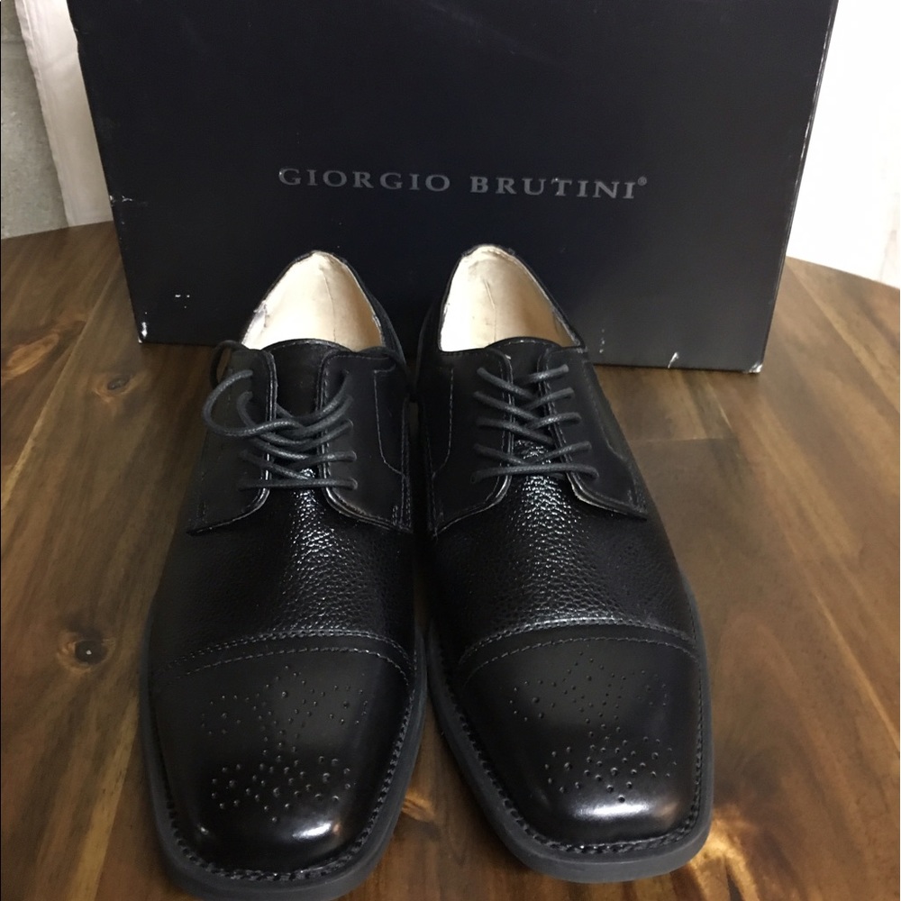 Men's black dress shoes