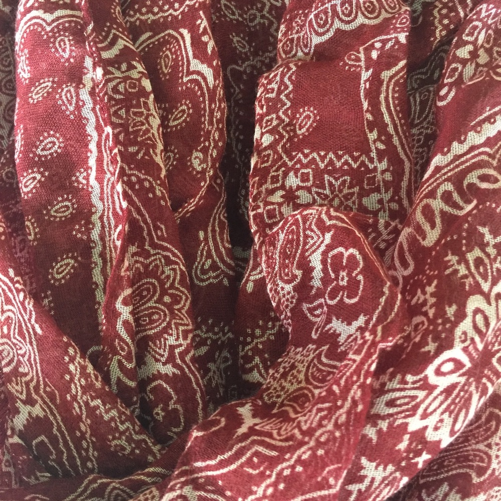❌SOLD‼️❌Bandana Print Lightweight Infinity Scarf - Picture 2 of 2