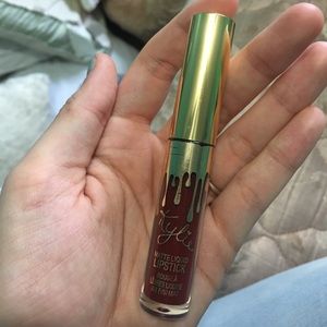 Kylie Jenner  Leo matte lipstick