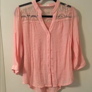 Flowey, lace accent top