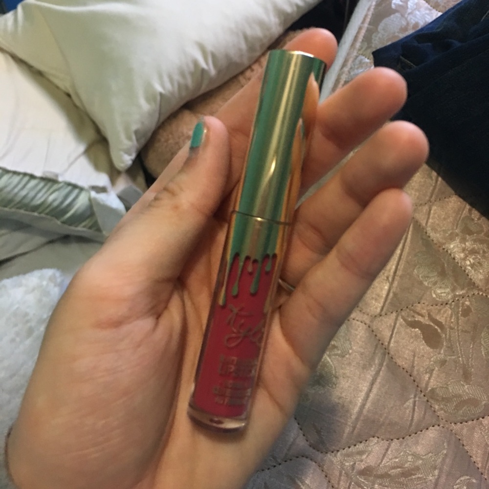 Kylie Jenner Kristen matte lipstick