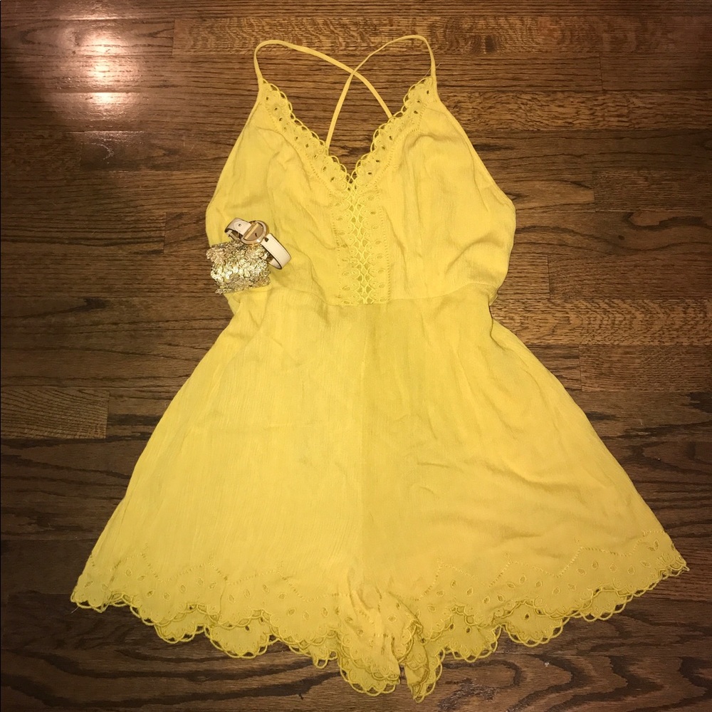 🚨 DONATING NWOT Adorable Yellow Romper