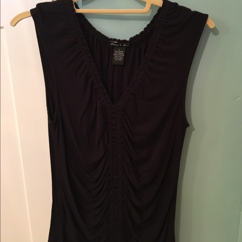 EUC-Elastic Vneck top with ruching down the front