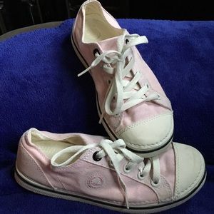 Crocs pink tennis shoes