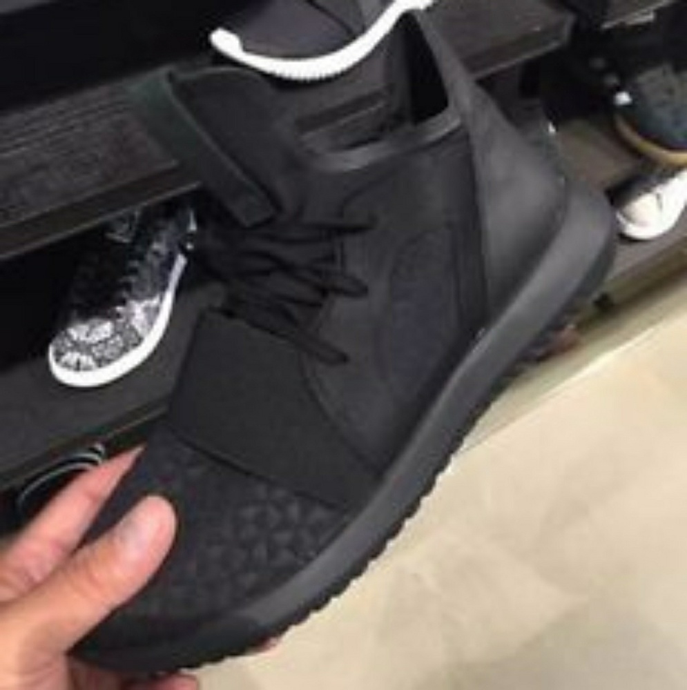 BRAND NEW Womens Adidas Tubular Defiant!