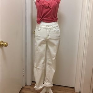 Levi's White mid rise skinny jeans.