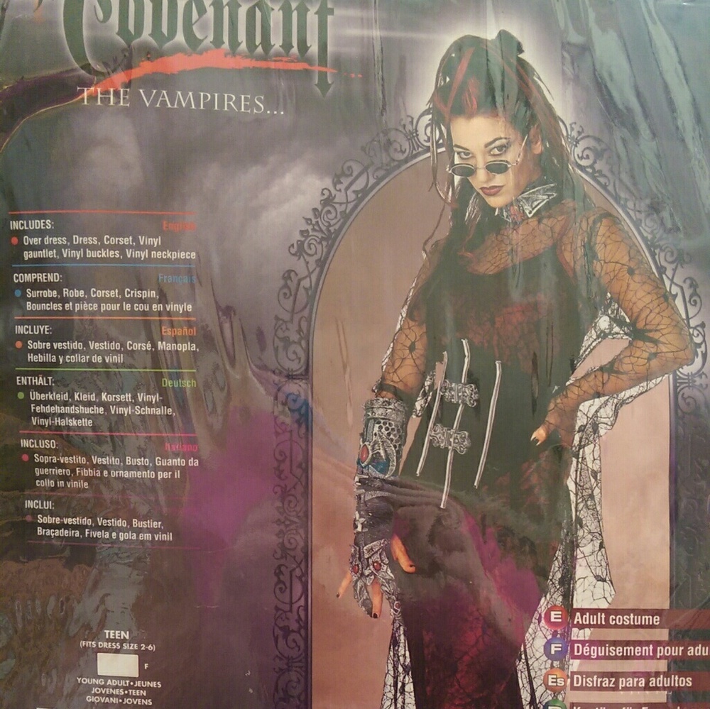 Vampire costume ??????