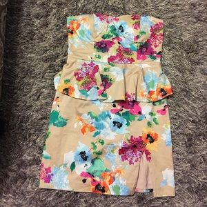 Floral strapless dress!