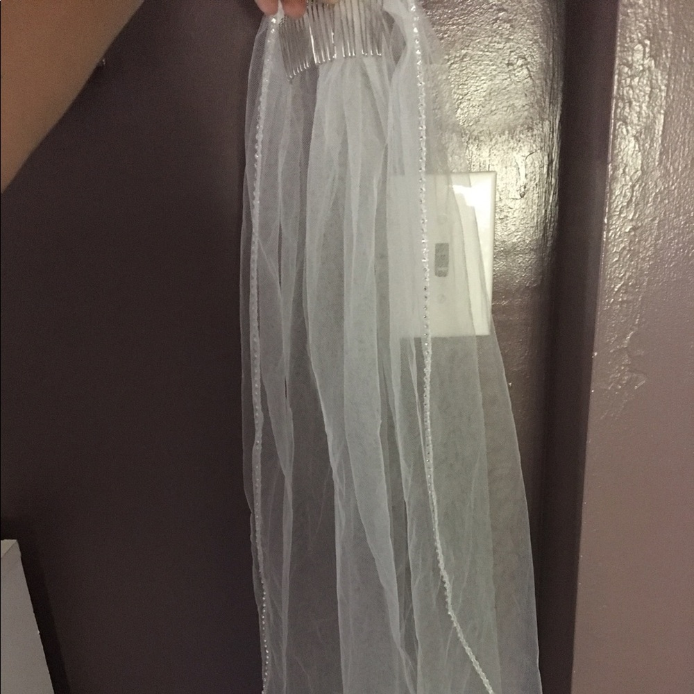 Elbow length bridal veil