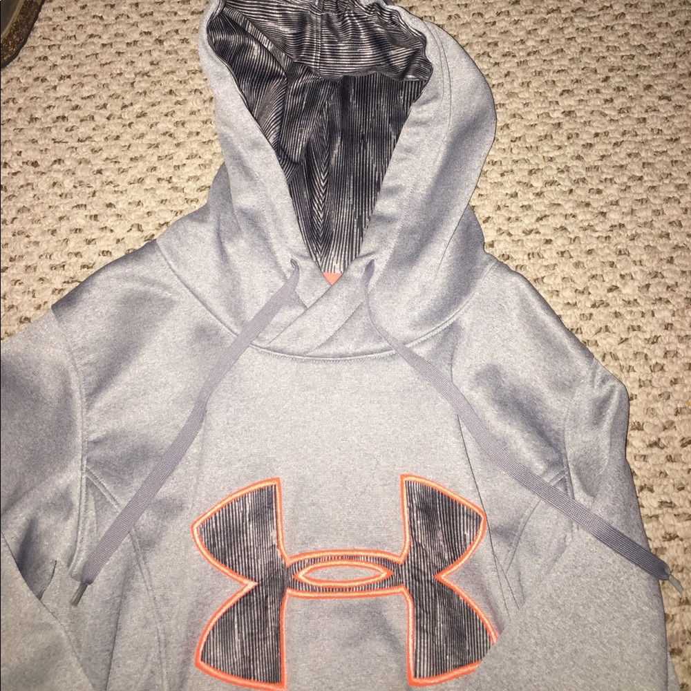 SOLD ON Ⓜ️ UNDER ARMOUR PULLOVER