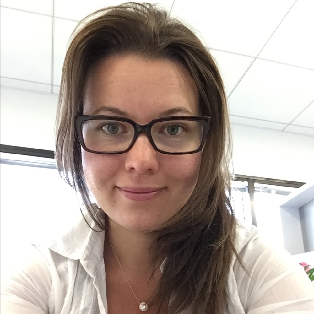 Meet your Posher, Hilary