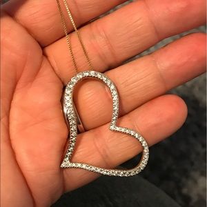 Heart pendant necklace