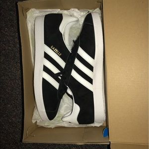 Black New Adidas Gazelle (female 8)