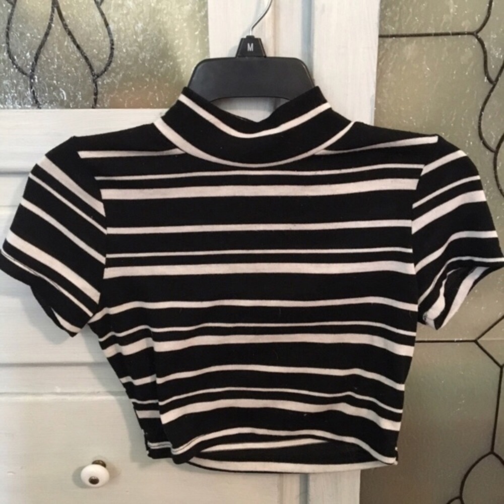 Retro B + W  Crop top