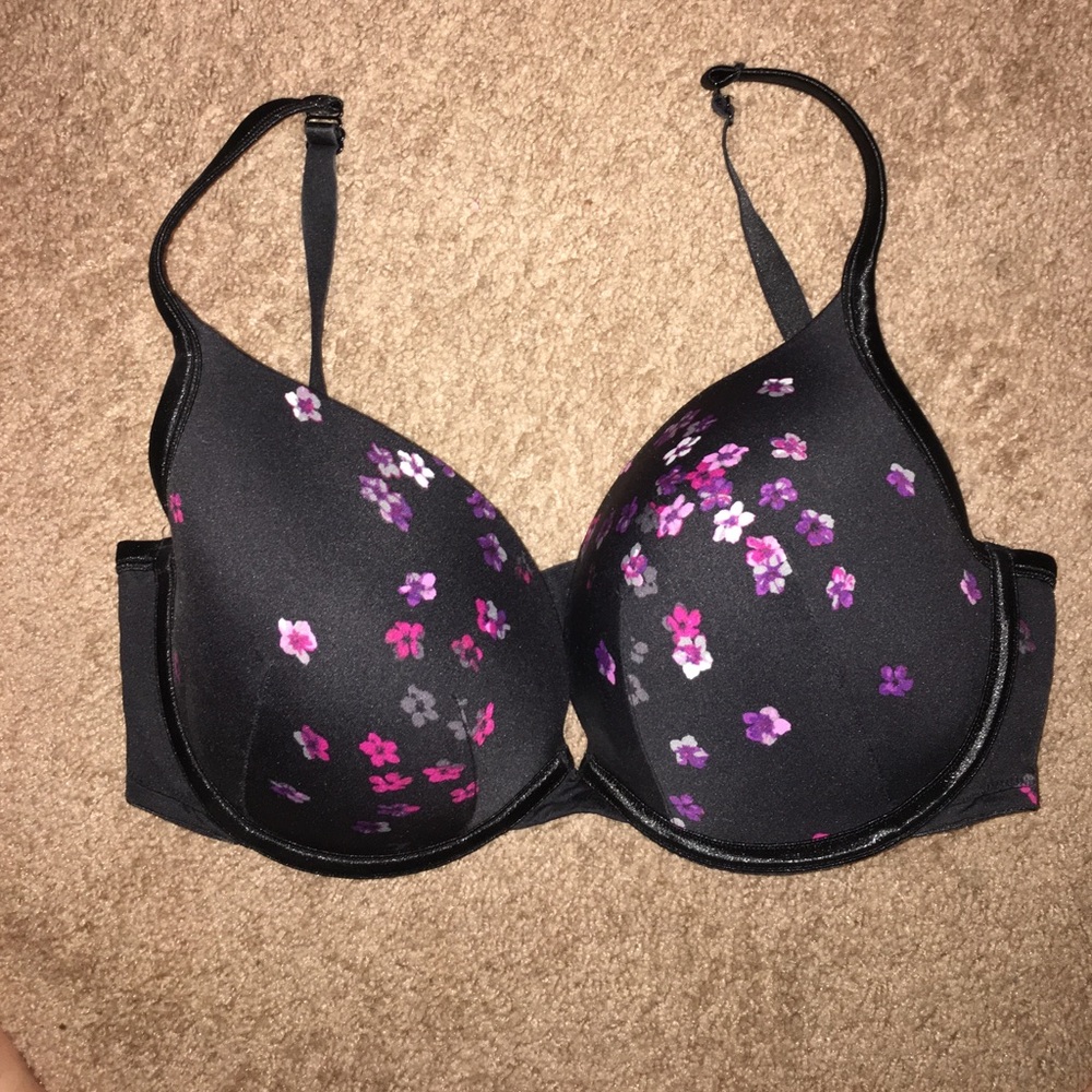 Floral print bra.