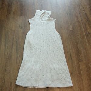Sleevelesa turteneck sweater dress