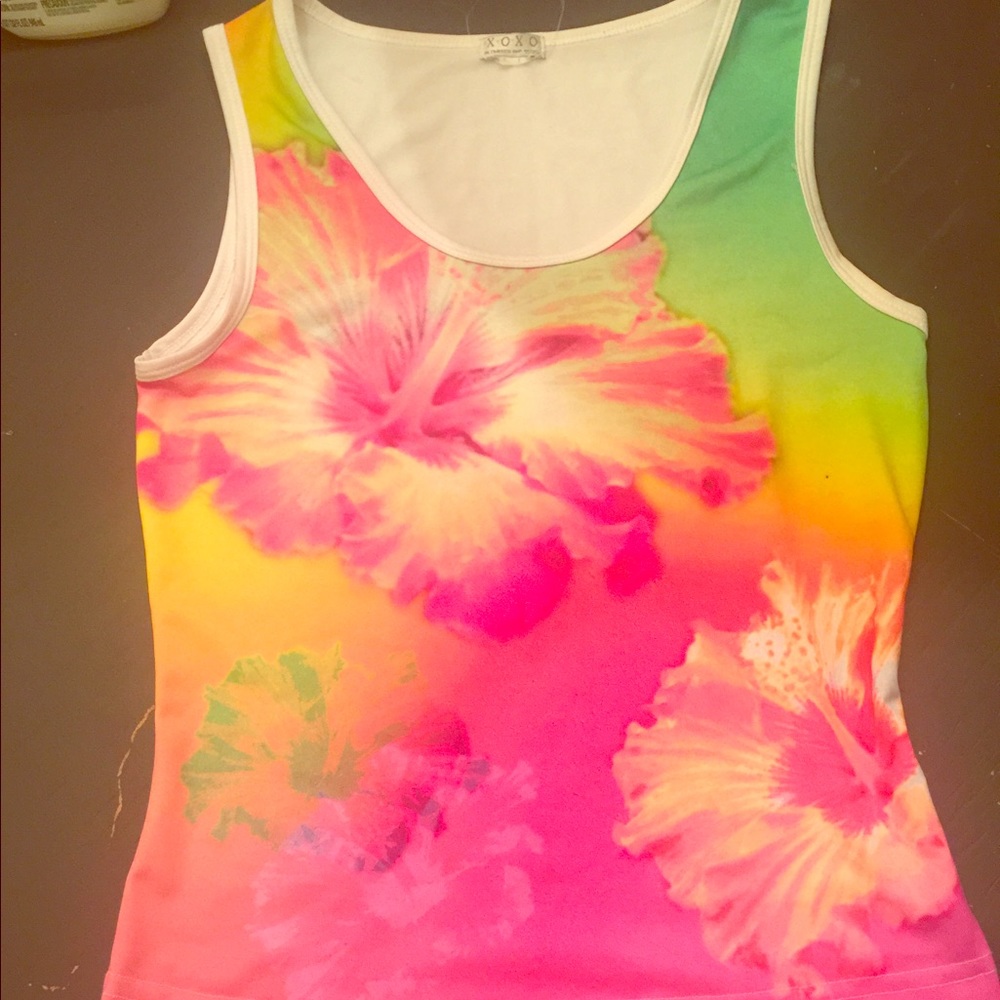 Women's XOXO Vibrant Floral Tank - Size Small