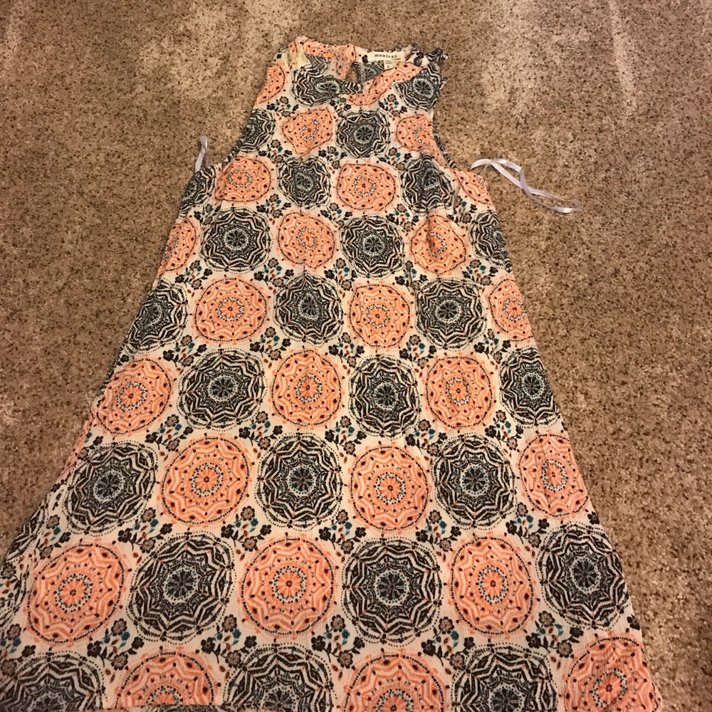 Large sleeveless print dress like new