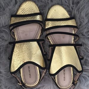 Gold and blk leather Pour la Victoire sandal.