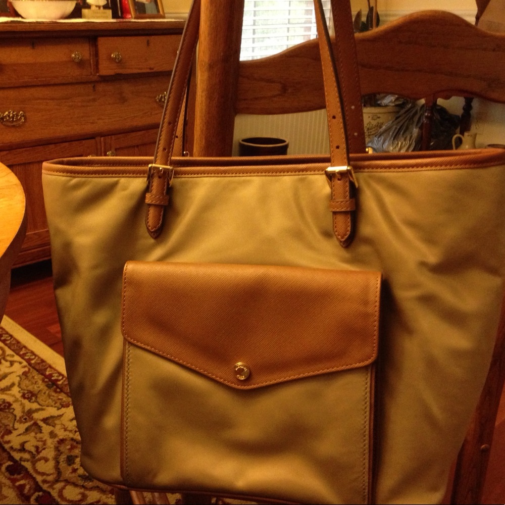 Used Michael Kors Handbag Tote.
